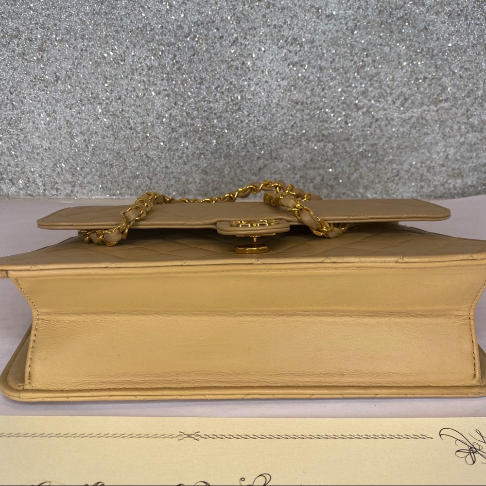 šSOLD Classic Flap Bag Beige with gold hardware - Picture 4 of 8